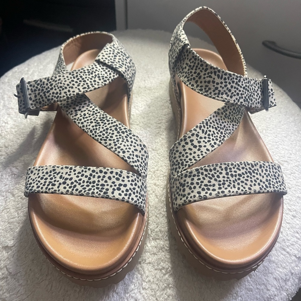 Universal thread sandals